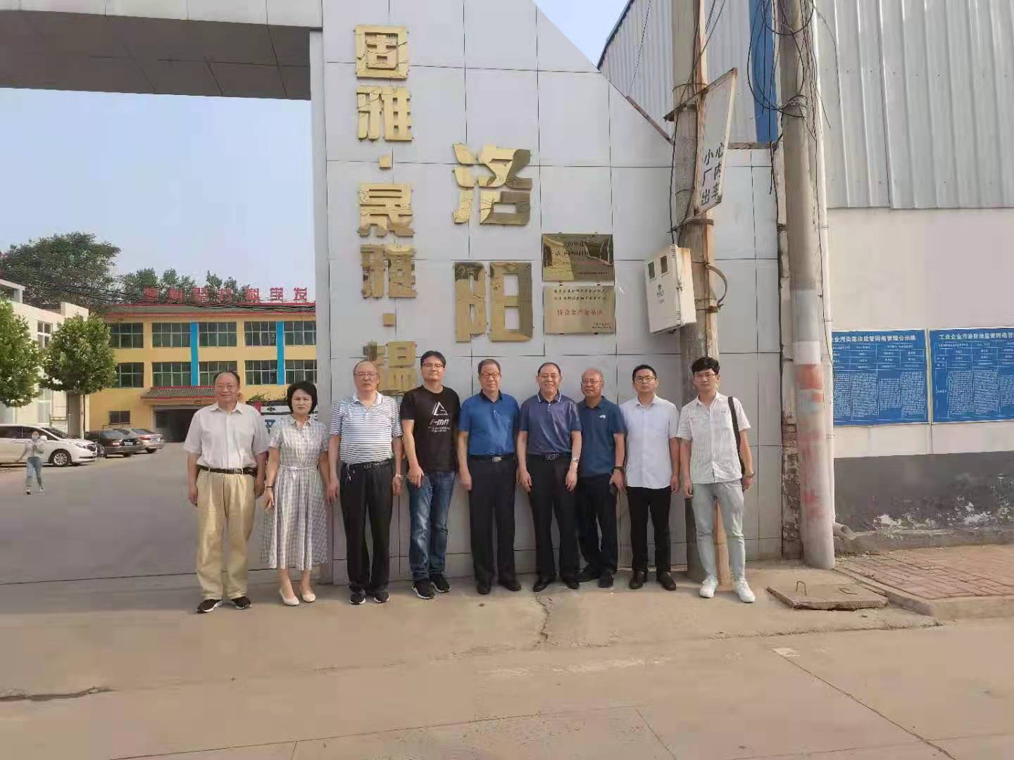 實施校企合作 共促新材料發展