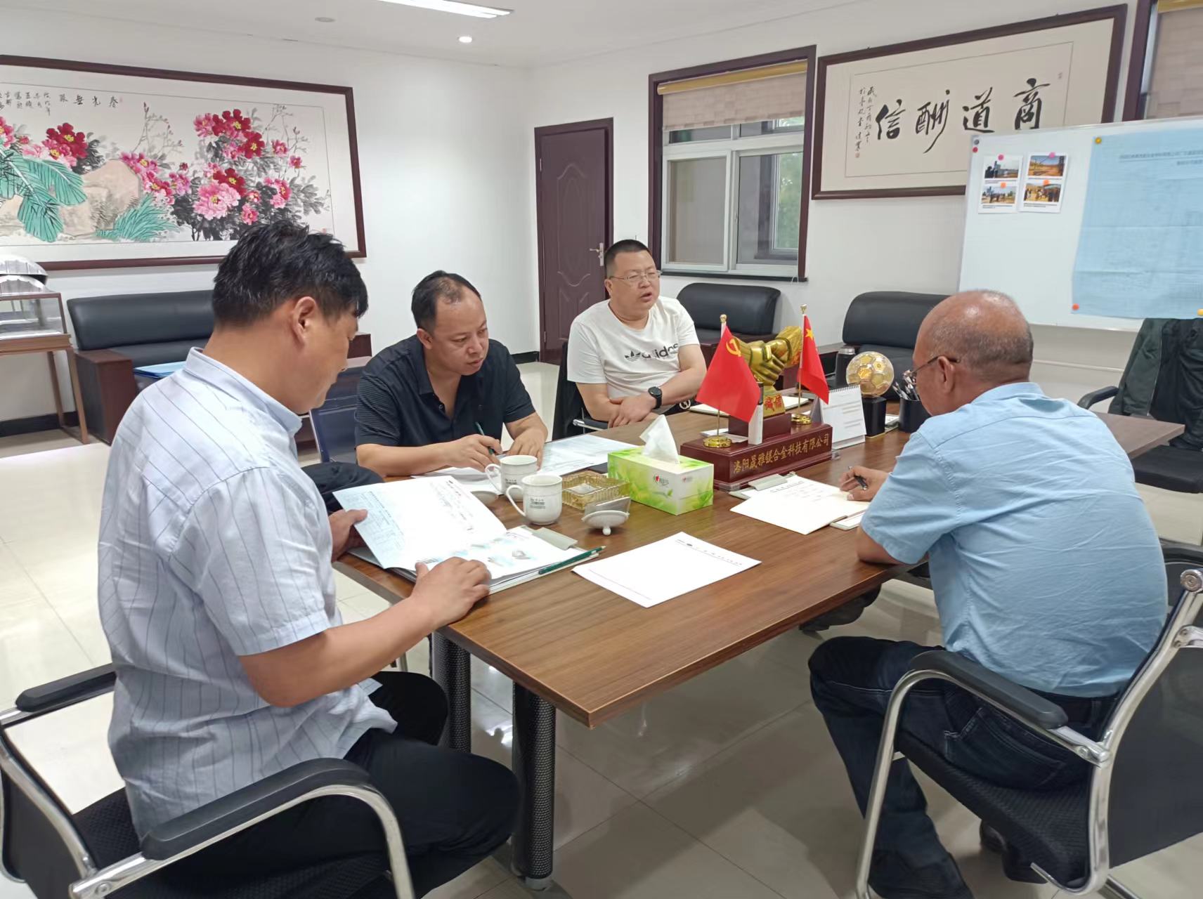 偃師區(qū)工信局局長到公司調(diào)研